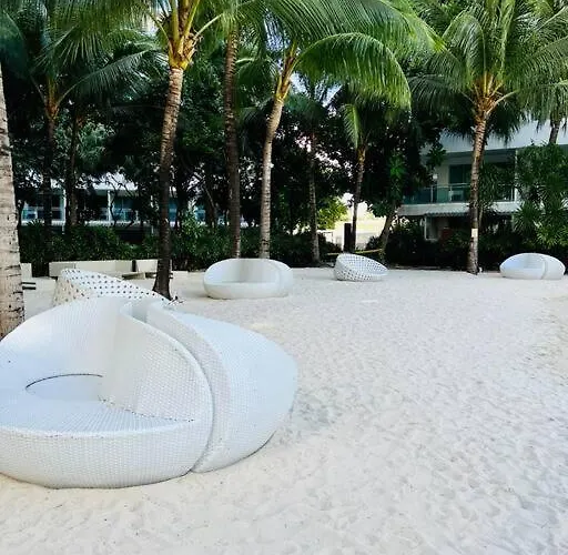 Azure 2bedroom With Balcony Apartment *